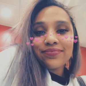 Meet your Posher, Elysha